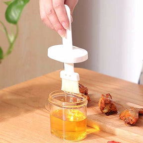 Plastic Oil Bottle Seasoning Dispenser With Silicone Rubber Bristle Brush-for regular home use